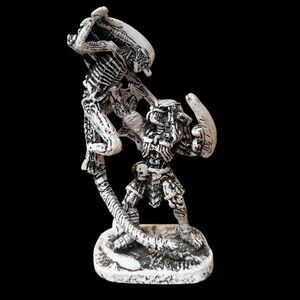 Handcrafted Alien vs Predator Collectible Figures Predator & Xenomorph